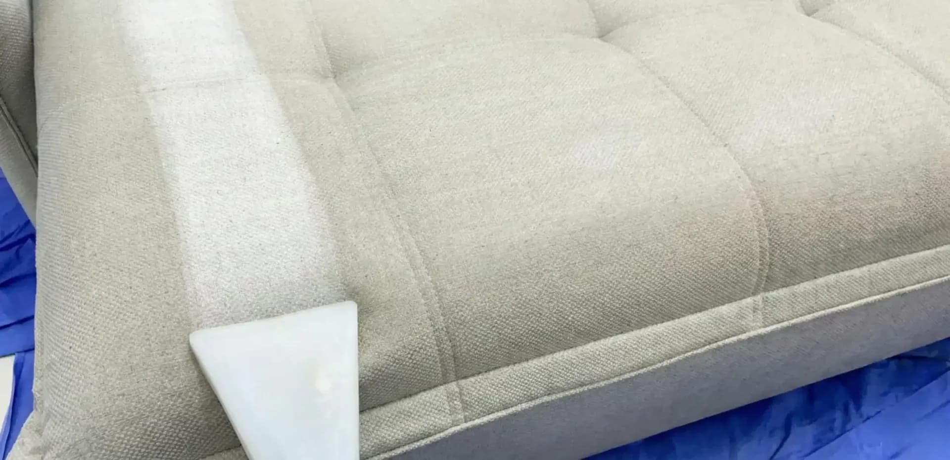 Higienização profissional de sofás e poltronas — Mais Clean